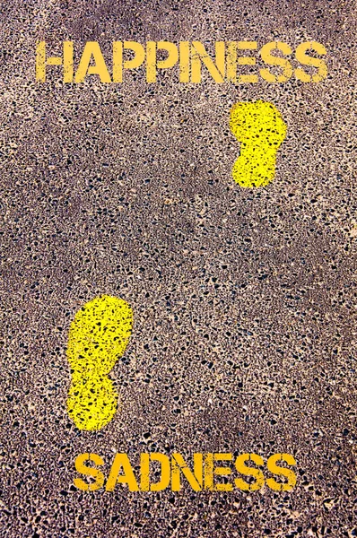 Κίτρινα Βήματα Στο Πεζοδρόμιο Από Μήνυμα Θλίψη Στην Ευτυχία Εννοιολογική — Φωτογραφία Αρχείου