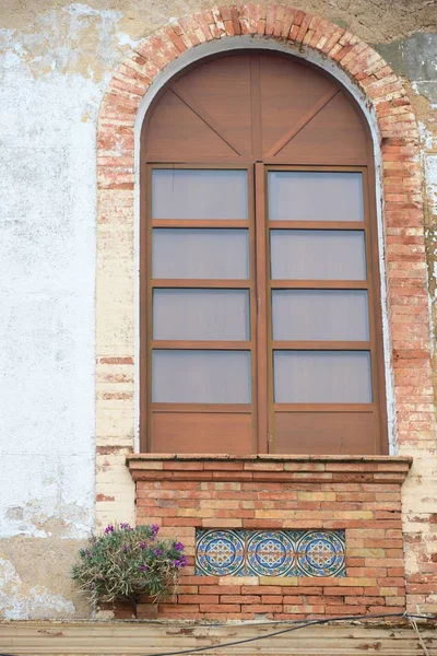 Старе Вікно Віконницями Фасаді Будинку — стокове фото