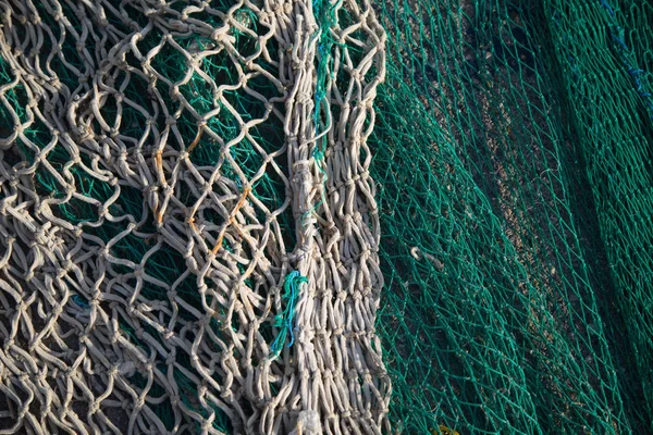 漁網付きの産業用ロープ湖 — ストック写真