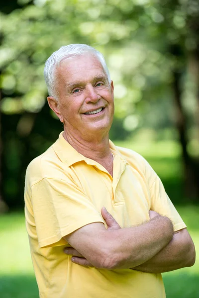 Portrait Smiling Elderly Man Outdoor Park — Stock Photo, Image