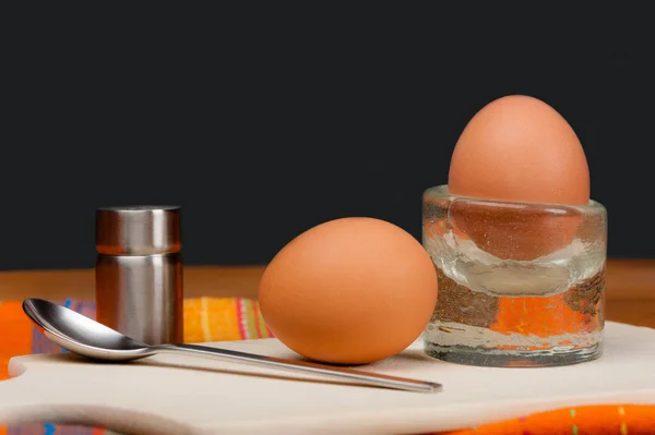 Huevos Cocidos Una Tabla Con Tela Cuchara Esparcidor Sal Contra — Foto de Stock