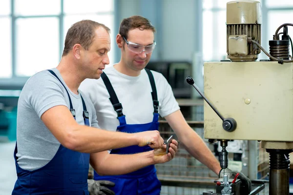 Two Worker Factory Machine — Stock Photo, Image