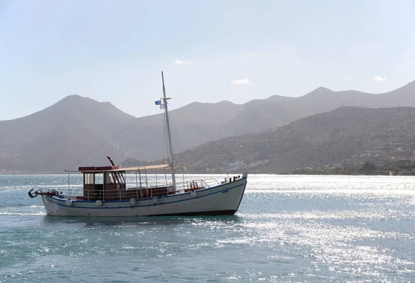 Elounda Crete Greece Mediterranean Boat Ship Mountains Landscape Sea Coast — Stock Photo, Image