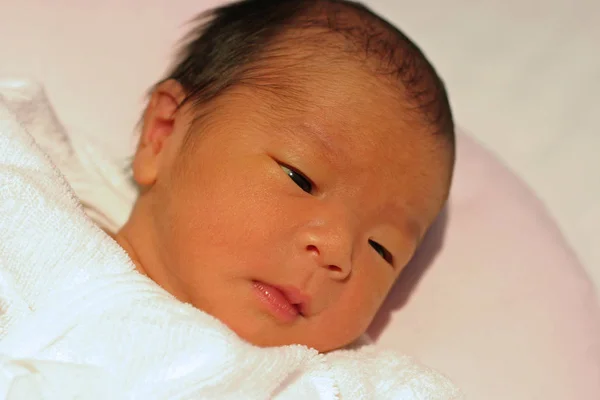 Bebé Recién Nacido Chico Japonés — Foto de Stock