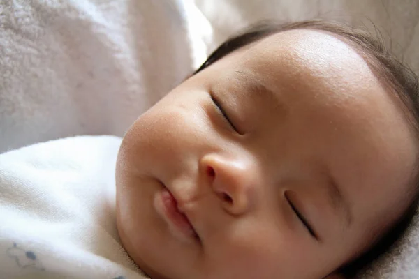 Bebê Adormecido Menino Japonês — Fotografia de Stock