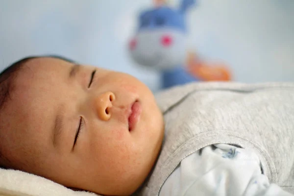 Dormir Bébé Garçon Japonais — Photo