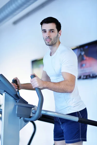 Bello Uomo Che Corre Sul Tapis Roulant Palestra Moderna — Foto Stock