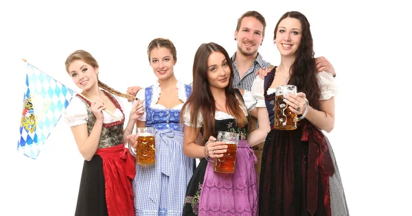 一群穿着派对服装 戴着啤酒杯 与白人隔离的快乐的年轻女性 — 图库照片