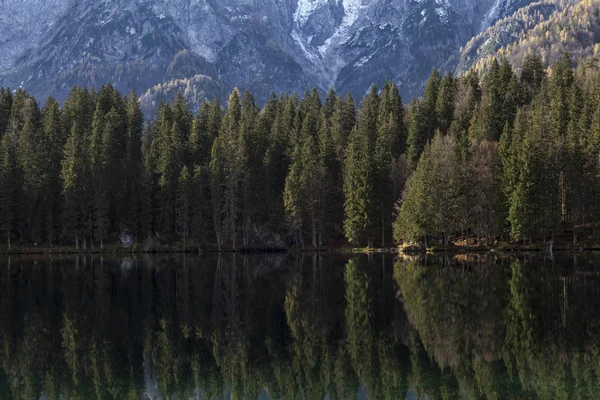 Górskie Jezioro Alpach Julijskich — Zdjęcie stockowe