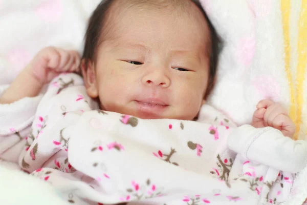 Bebê Recém Nascido Menina Japonesa — Fotografia de Stock