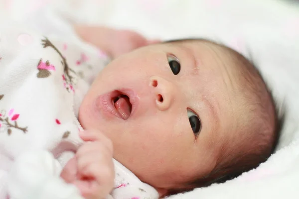 Bebê Recém Nascido Menina Japonesa — Fotografia de Stock