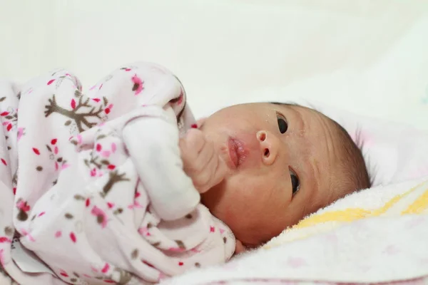 Bebê Recém Nascido Menina Japonesa — Fotografia de Stock