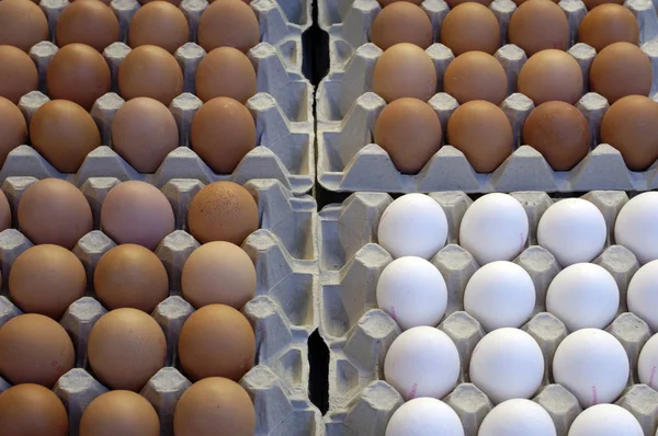 Яйца Коробке Рынке — стоковое фото
