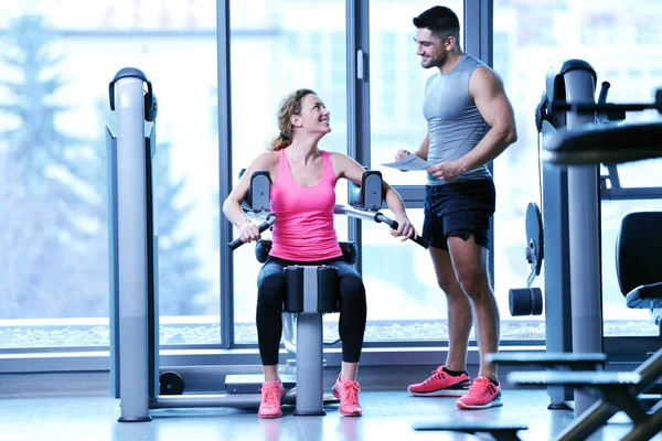 Gym Woman Exercising Her Personal Trainer — Stock Photo, Image