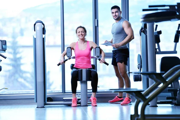 Gym Woman Exercising Her Personal Trainer — Stock Photo, Image