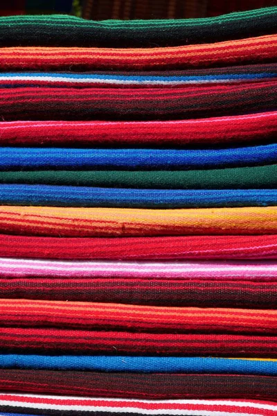 Jasno Kolorowe Koce San Cristobal Meksyk — Zdjęcie stockowe
