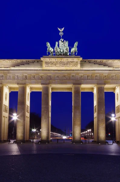 Πύλη Βρανδεμβούργου Στο Βερολίνο Νύχτα — Φωτογραφία Αρχείου