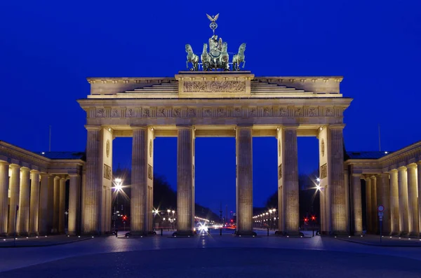 Brandenburg Πύλη Στο Βερολίνο Βράδυ — Φωτογραφία Αρχείου