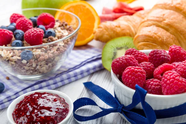 Muesli Con Frutas Una Mesa Desayuno — Foto de Stock