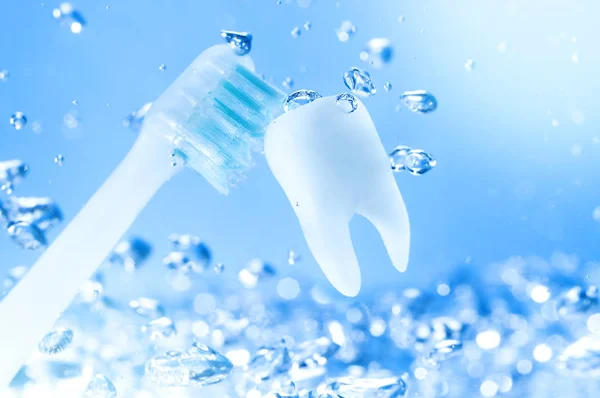  tooth in water is cleaned by an electric toothbrush