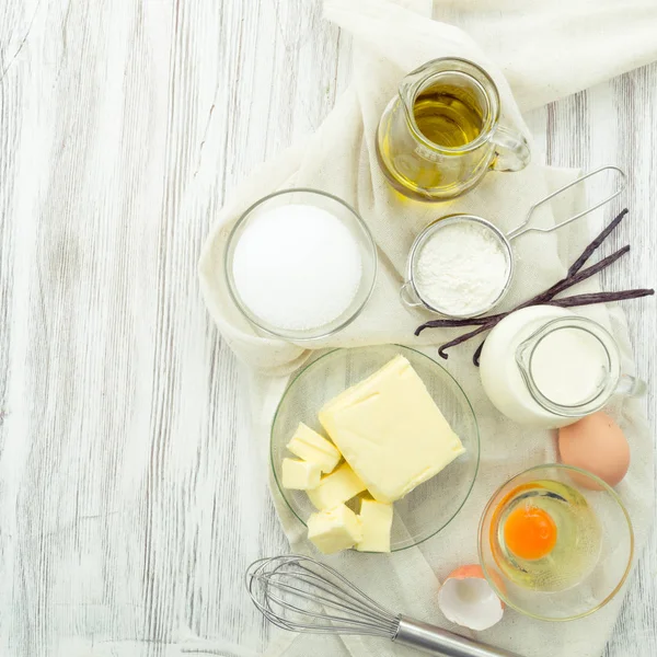 Ingredientes Cozimento Ovos Farinha Açúcar Manteiga Baunilha Creme Subterrâneo Brilhante — Fotografia de Stock