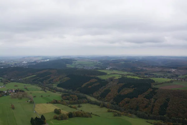 Vista Dell Erba Verde Nuvole Sul Campo — Foto Stock