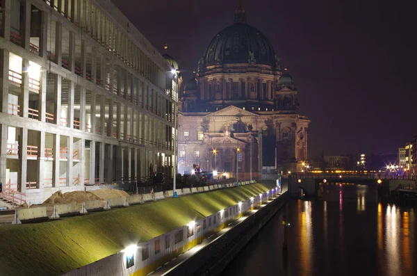 Abgeschlossener Neubau Und Berliner Dom Berlin Nachts — Stockfoto