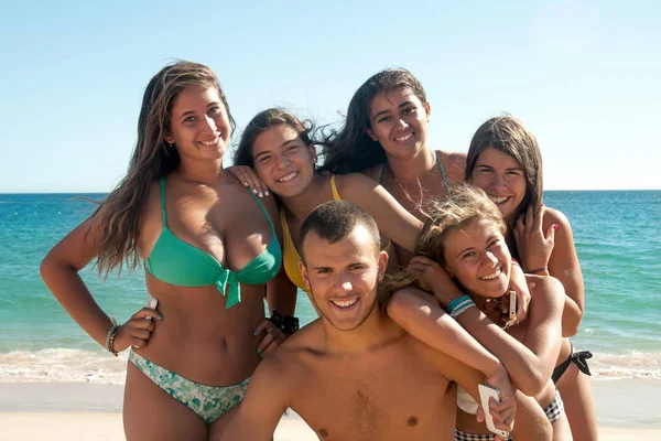 Groupe Adolescents Heureux Plage — Photo