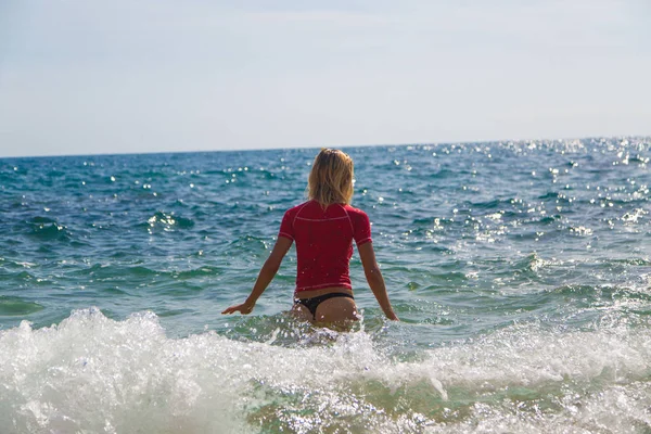 Sexy Girl Sportswear Tanga String Gets Sea — Stock Photo, Image