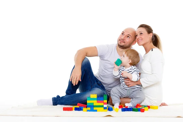 Familia Feliz Con Dulce Bebé Construir Casa Sobre Fondo Blanco —  Fotos de Stock