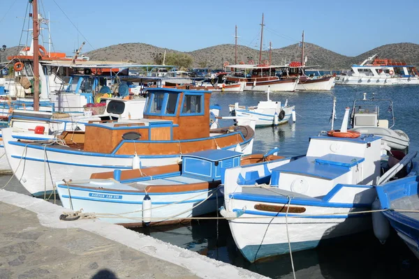 Elounda Crete Harbor Рибальський Порт Сірий Медитаційний Рибальський Човен Човен — стокове фото