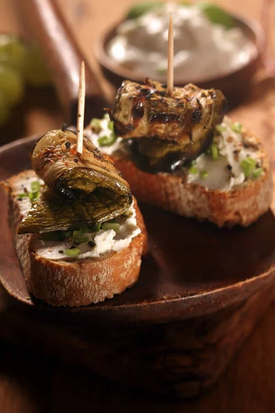 Közelkép Gourmet Creamed Szeletelt Kenyér Grillezett Halhússal Fából Készült Merőkanállal — Stock Fotó