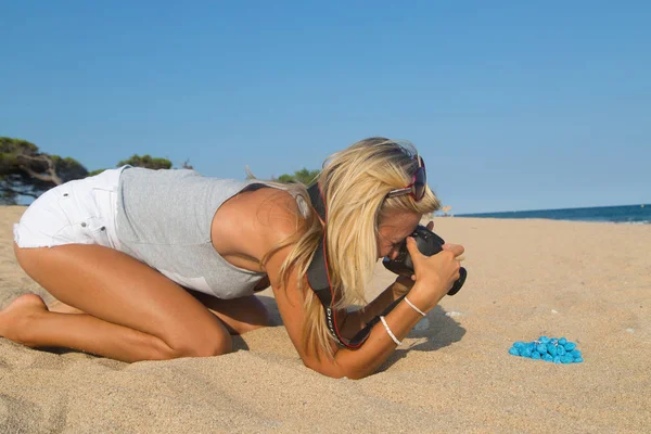 Fotograf Pracy Zdjęcia Biżuterii Plaży — Zdjęcie stockowe