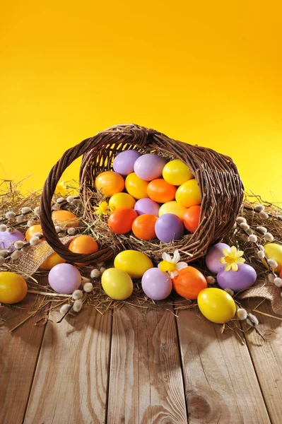 Easter Basket Easter Eggs Daffodils Pussy Willow Old Weathered Wooden — Stockfoto