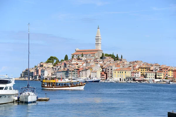 Rovinj Statek Łódź Łodzie Statki Port Istria Chorwacja Morze Morze — Zdjęcie stockowe