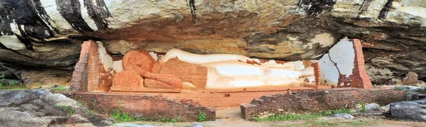 Sigiriya Yakınlarındaki Pirudangula Sri Lanka Uzanan Buda Heykeli Unesco Dünya — Stok fotoğraf