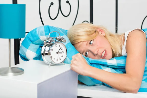 Woman Lying Sleepless Bed Threatens Clock — Stock Photo, Image