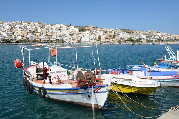 シティア コンクリート ギリシャ 地中海 ボート 趣のある 北海岸 絵のように美しい 釣り港 東海岸 — ストック写真