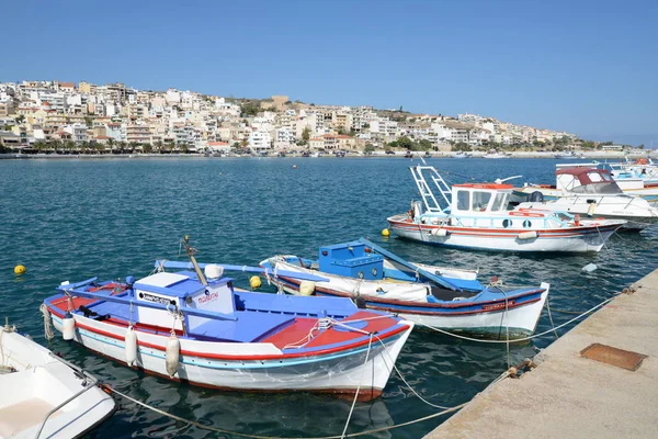 Sitia コンクリート ギリシャ 地中海 ボート 風光明媚な 北海岸 港湾都市 絵のように 東海岸 — ストック写真