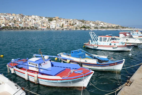 シティア コンクリート ギリシャ 地中海 ボート 趣のある 北海岸 絵のように美しい 釣り港 東海岸 — ストック写真