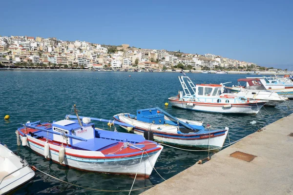 Sitia コンクリート ギリシャ 地中海 ボート 風光明媚な 北海岸 港湾都市 絵のように 東海岸 — ストック写真