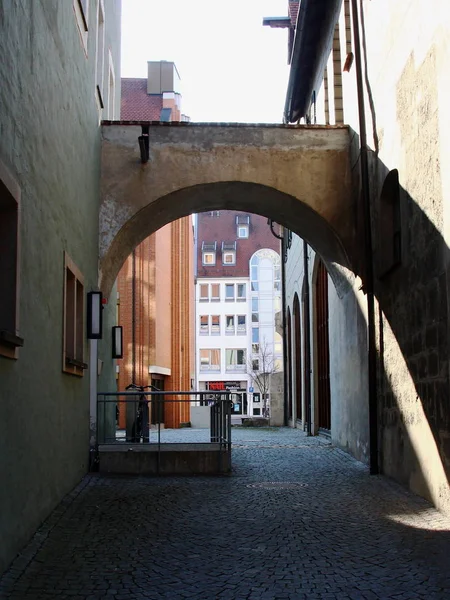 スウェーデンのストックホルムの旧市街の狭い通りです — ストック写真