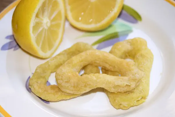 Freír Pescado Con Algunos Anillos Calamares Fritos —  Fotos de Stock