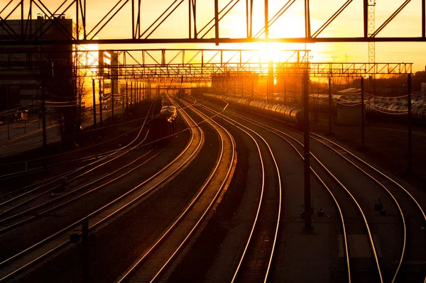 日没時の交通機関の駅 — ストック写真