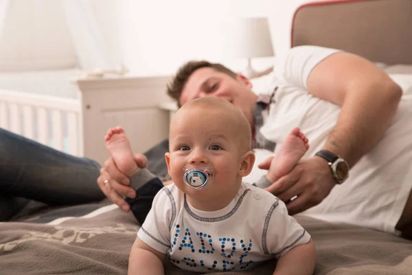 Padre Jugando Con Hijo — Foto de Stock