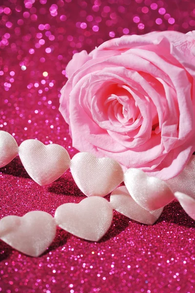 Necklace White Fabric Heart Pink Rose Pink Glitter Background — Fotografia de Stock
