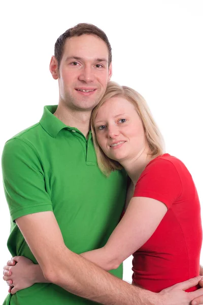 白人の前で抱き合っていた若い夫婦は — ストック写真