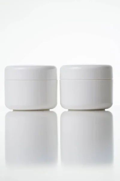 Two Creamjars Direct Comparison — Stock Photo, Image