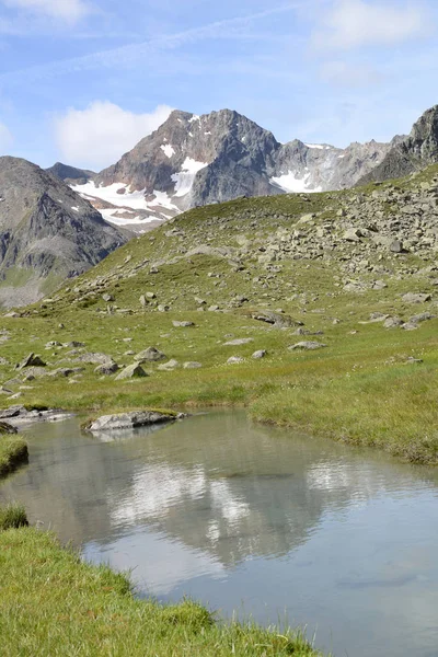 母ベルガー湖母ベルガー湖湖山湖後頭部頭部下頭下頭下Studai 山歩くルート Studaiアルプス 頑丈な アルプス 高い山 オーストリア チロル — ストック写真