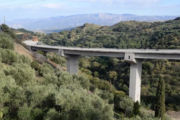道路建设 土木工程 建筑工程 高速公路 公路桥梁 混凝土 公路桥梁 建筑设备 — 图库照片